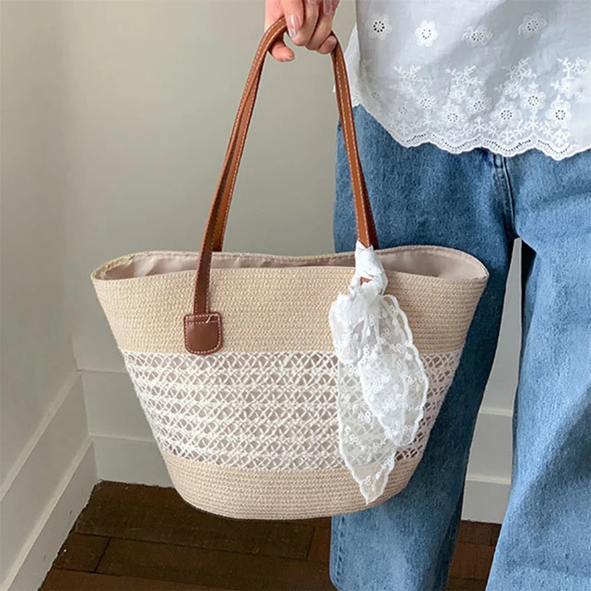 LIZAKOSHT  -  Fashionable Women s Straw Tote Bag with Hollow Out Design Perfect for Summer Beach Trips and Everyday Commutes Lightweight