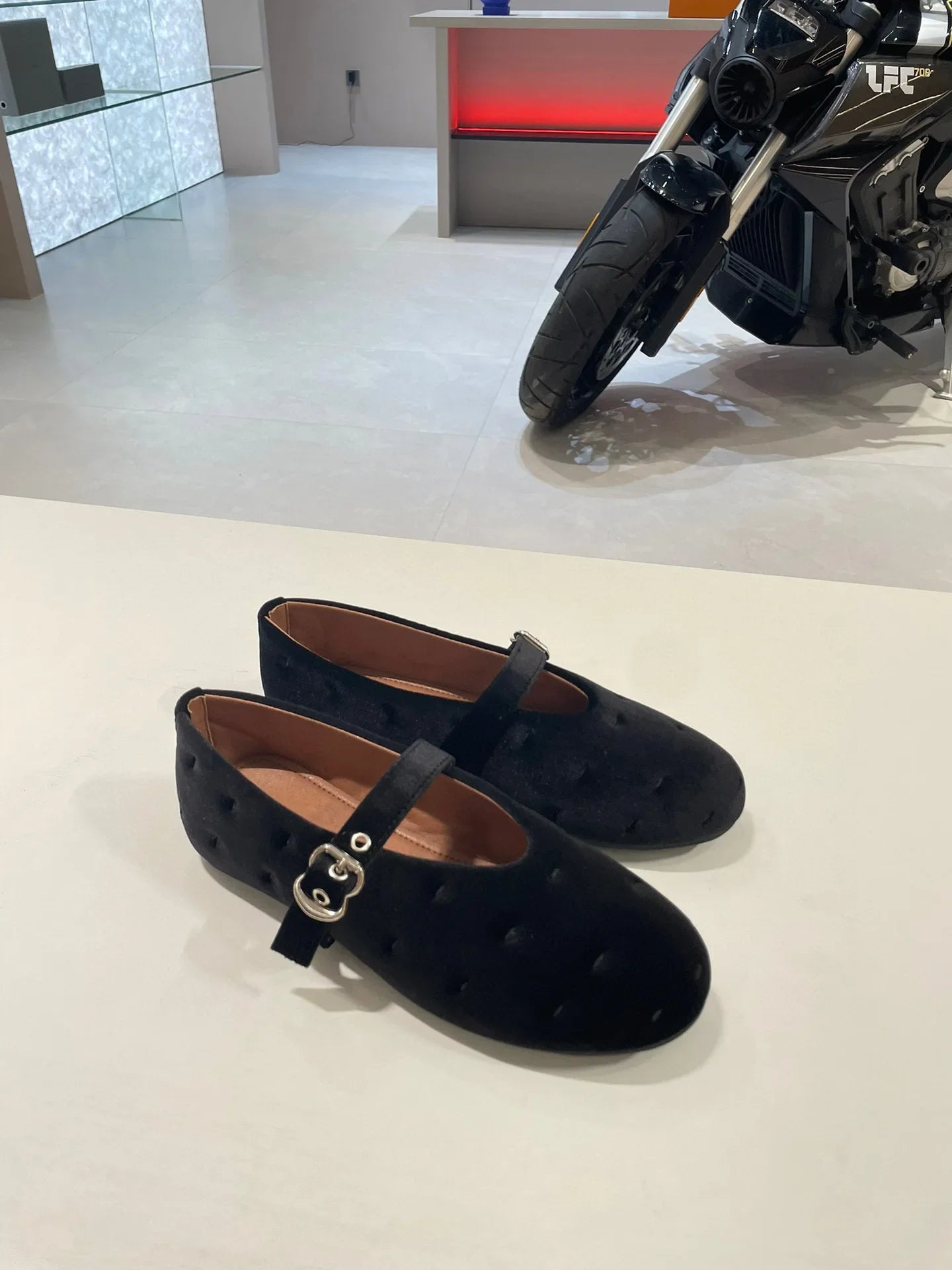 LIZAKOSHT  -  New Red Velvet Buckle Strap Mary Janes Shoes Women Elegant Spring Autumn Flannel Flats Shoes Black Casual Ladies Shoes