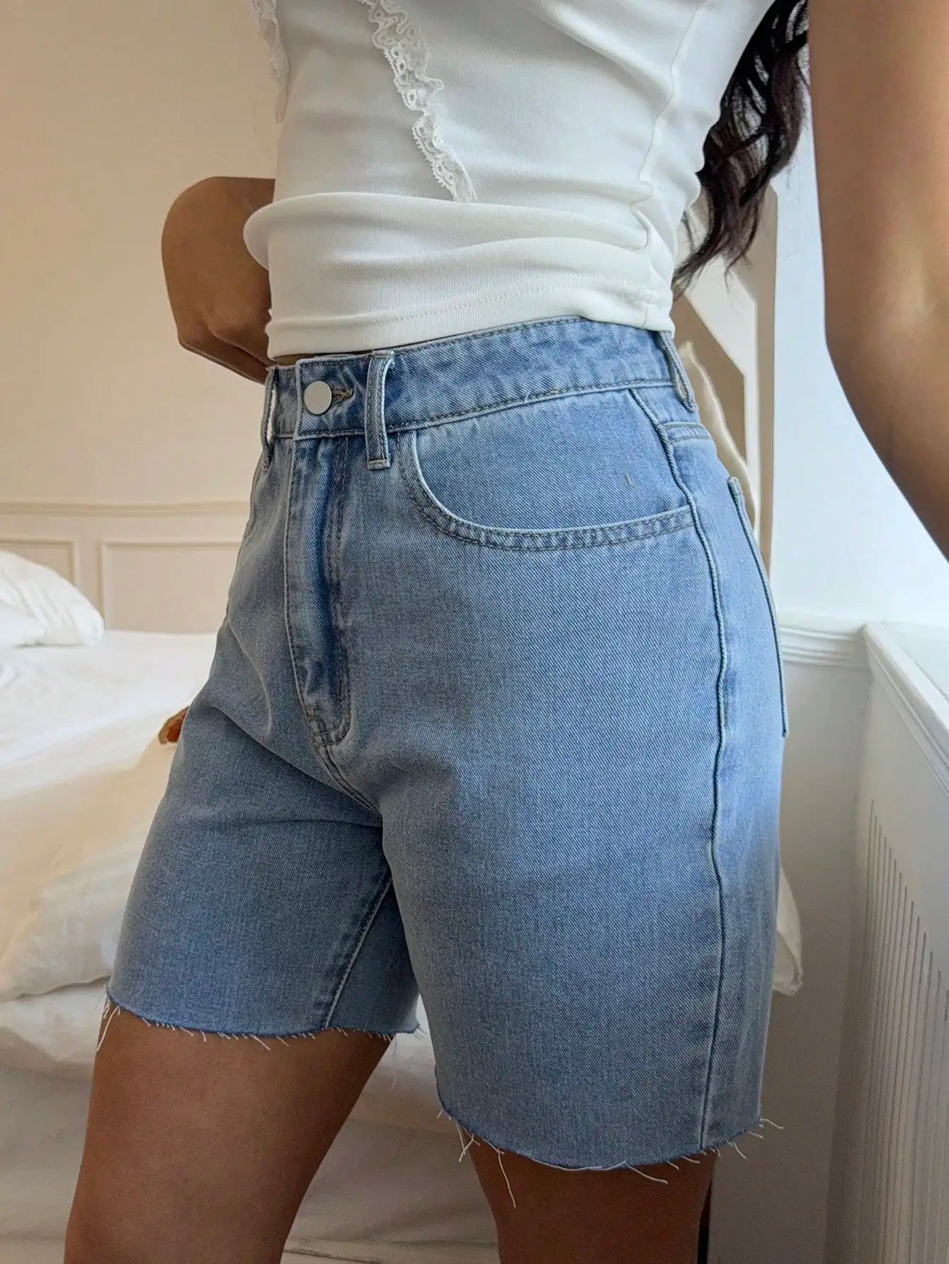 LIZAKOSHT  -  American-style retro high-waisted slimming 5-inch denim shorts with a fitted and versatile fringed design.