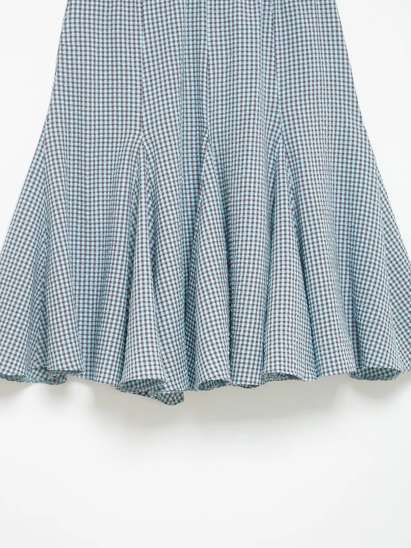 LIZAKOSHT  -  New women's clothing with sweet and western-style style, showing a slim and small plaid wave style wide swing skirt