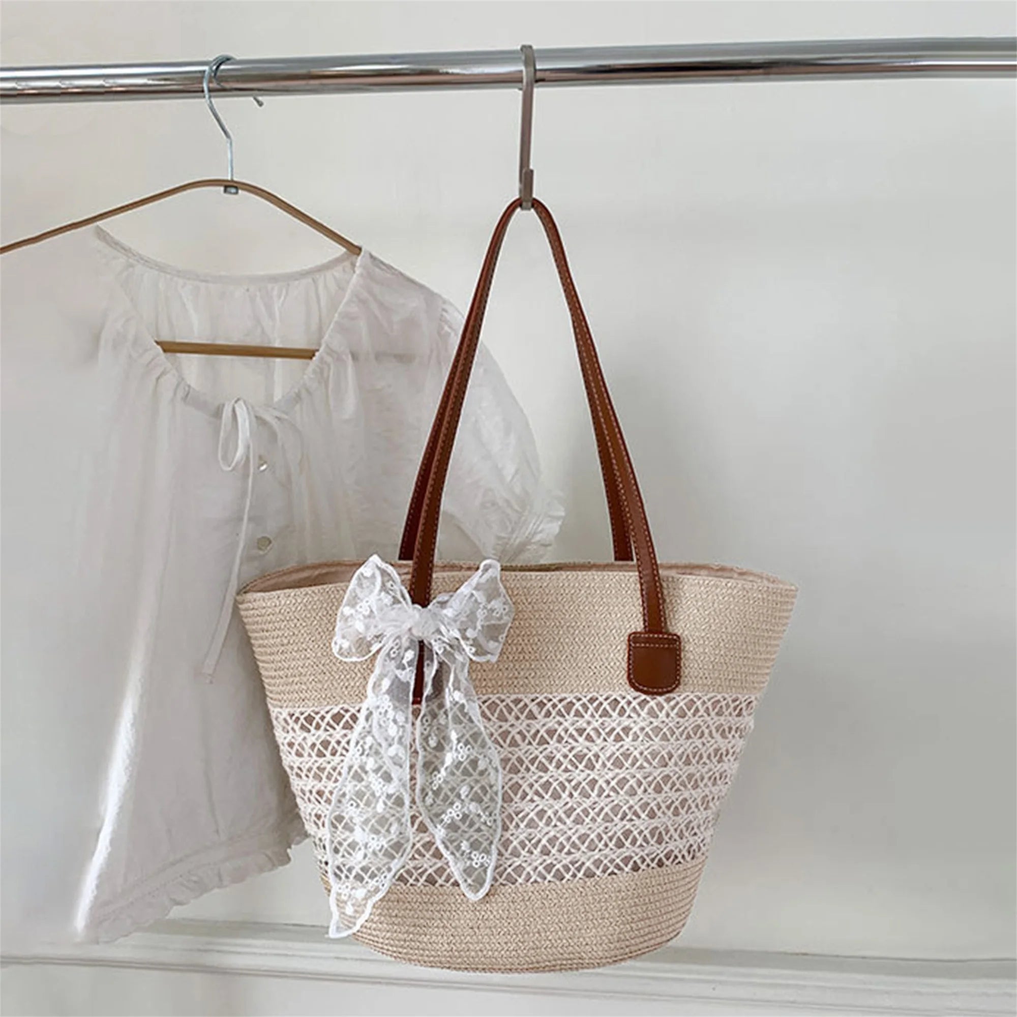 LIZAKOSHT  -  Fashionable Women s Straw Tote Bag with Hollow Out Design Perfect for Summer Beach Trips and Everyday Commutes Lightweight