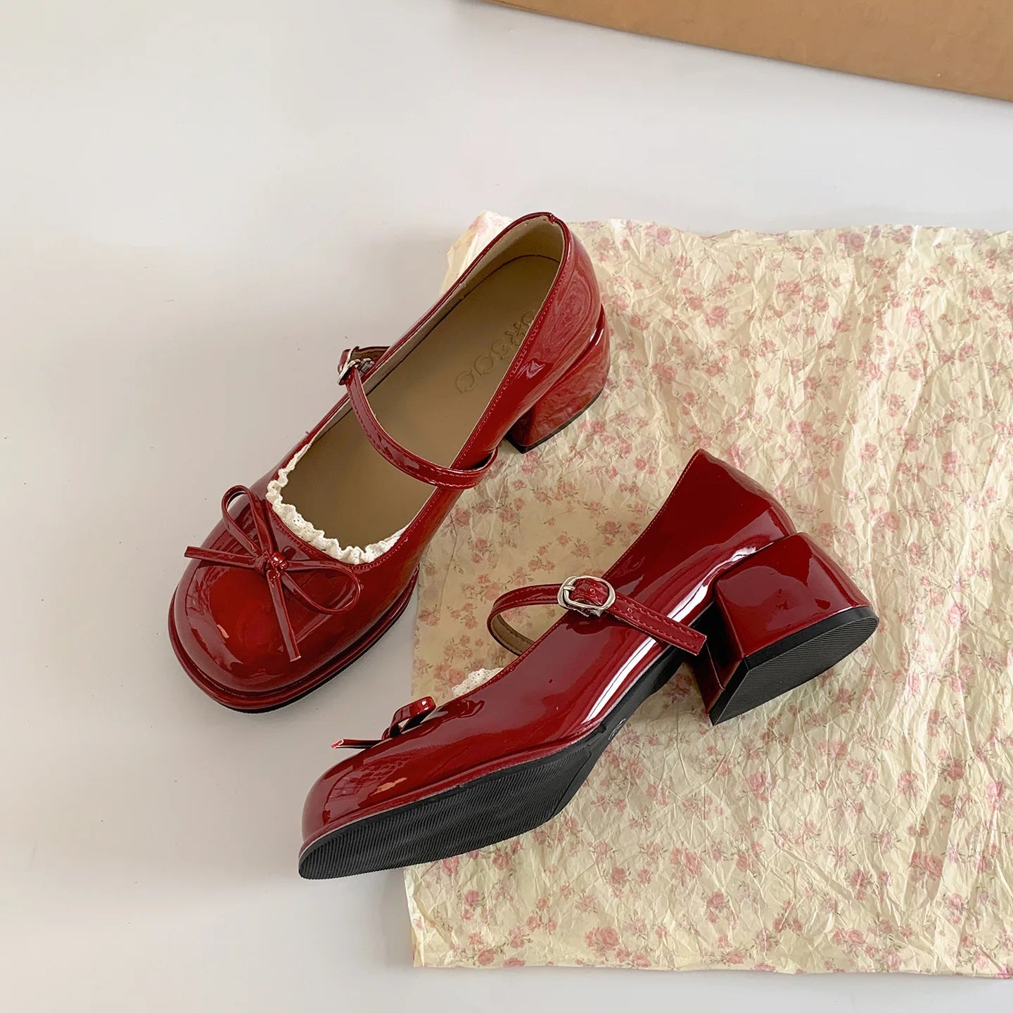 LIZAKOSHT  -  Retro red high-end French thick heel light mouth single shoes women's summer new with skirt versatile Mary Jane shoes