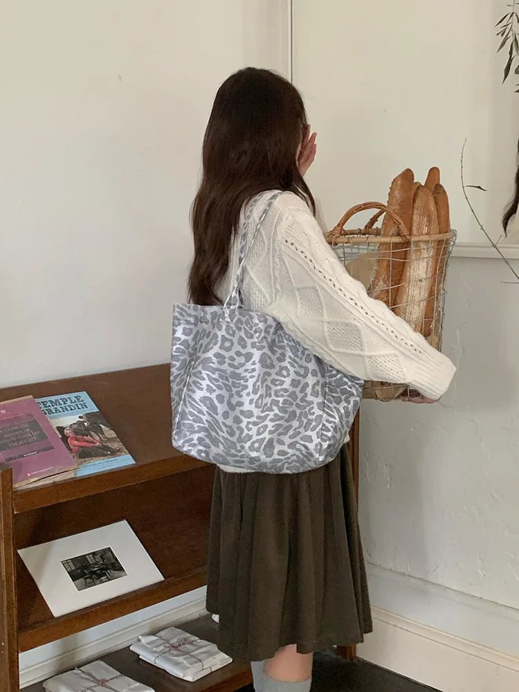 LIZAKOSHT  -  Silver Leopard Print Canvas Leisure Tote Bag Large Capacity Commuter Shoulder Bag Fashion Simple and Lightweight Storage Bags