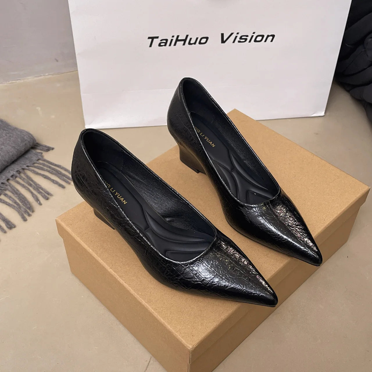 LIZAKOSHT  -  Women's Pointed Toe Wedge Pumps Soft Faux Leather Slip On Wedge Heel Shoes Elegant Office Wedding Party Low Heel Ladies Footwear