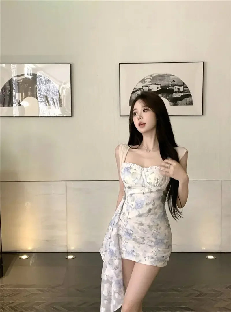 LIZAKOSHT  -  Sleeveless Dress with Sweet Temperament and Irregular Streamers with Pleated Floral Buttocks