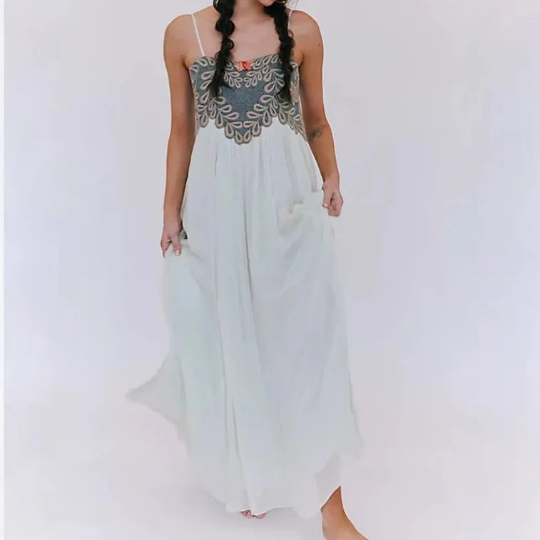 LIZAKOSHT  -  The Retro and Elegant Halter Dress for The Spring Exudes A Sense of Sophistication