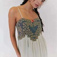 LIZAKOSHT  -  The Retro and Elegant Halter Dress for The Spring Exudes A Sense of Sophistication