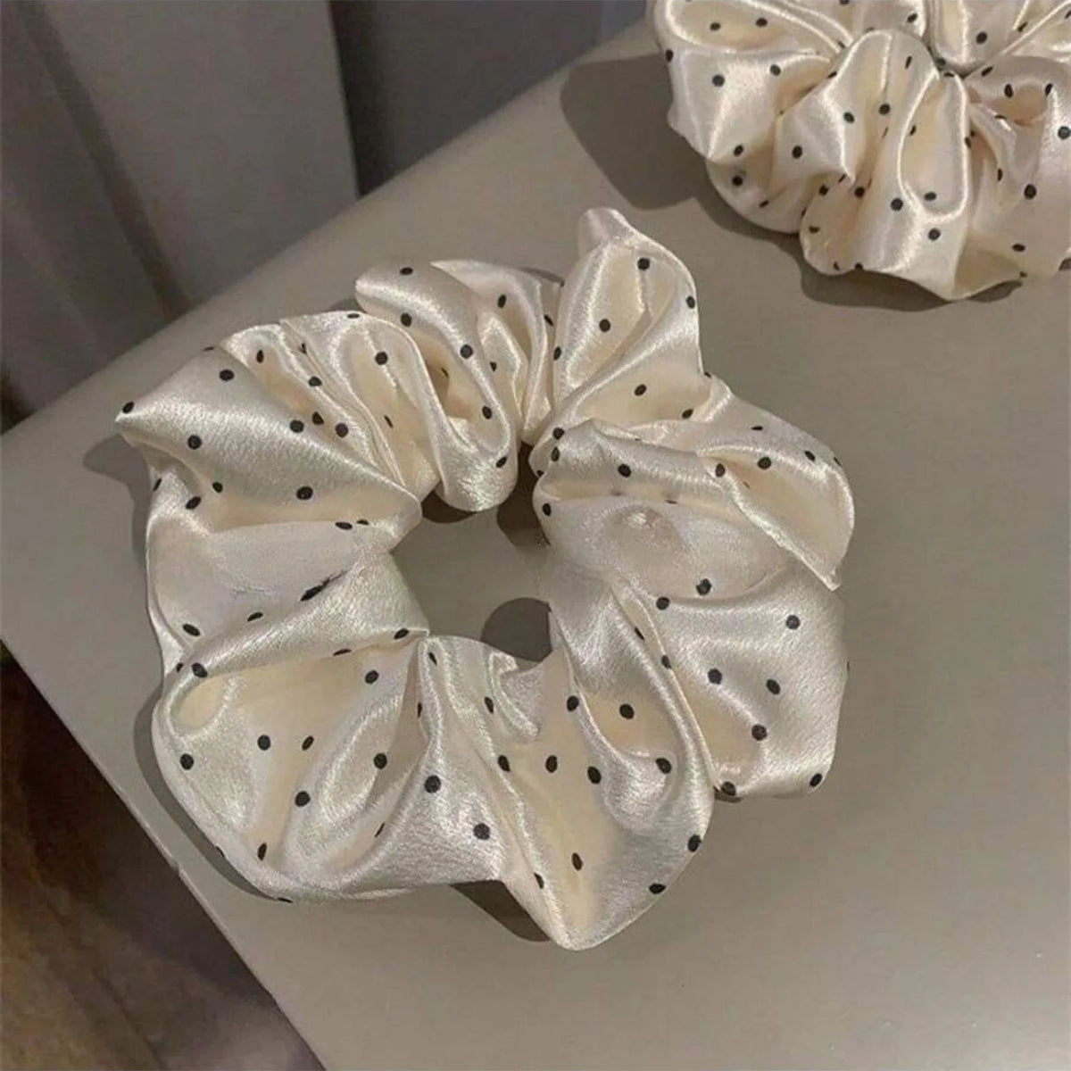 LIZAKOSHT  -  1PC French Polka Dot Satin Large Scrunchie, High-End Versatile Hair Tie, Gentle-Style Hair Accessory with Shiny Polka Dots, Poly