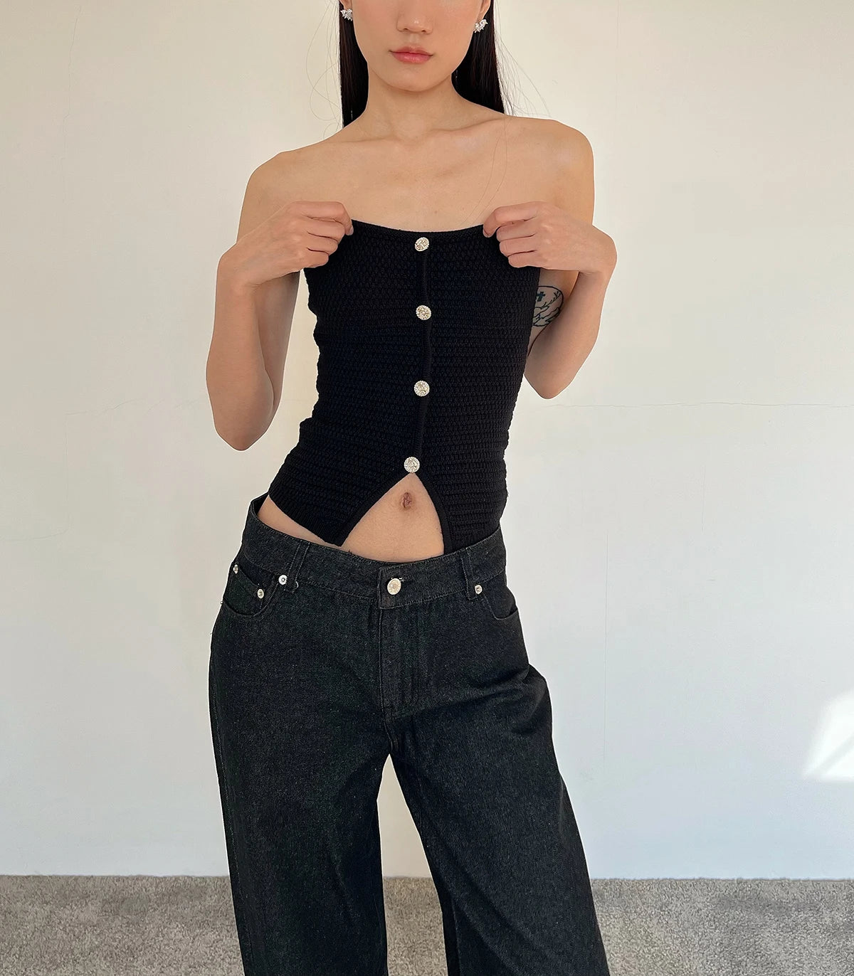 LIZAKOSHT  -  Women Off The Shoulder Button Up Sleeveless Knitted Crop Top