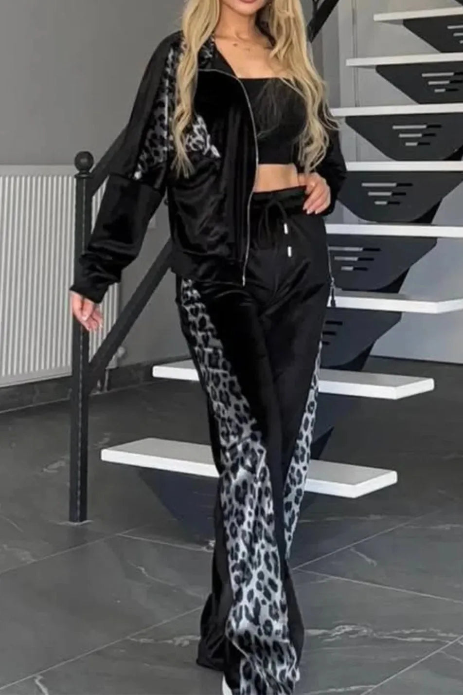 LIZAKOSHT  -  The Latest Hit in Is A New Leopard Print Contrasting Trousers Long-sleeved Loungewear Set