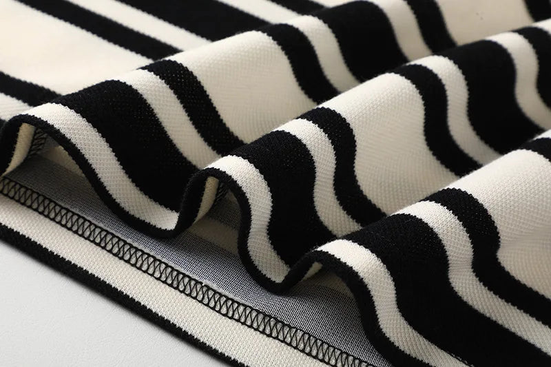 LIZAKOSHT  -  Black and White Striped Loose Short-sleeved T-shirt V-neck Pullover Bottoming Casual Shirt Summer New Style