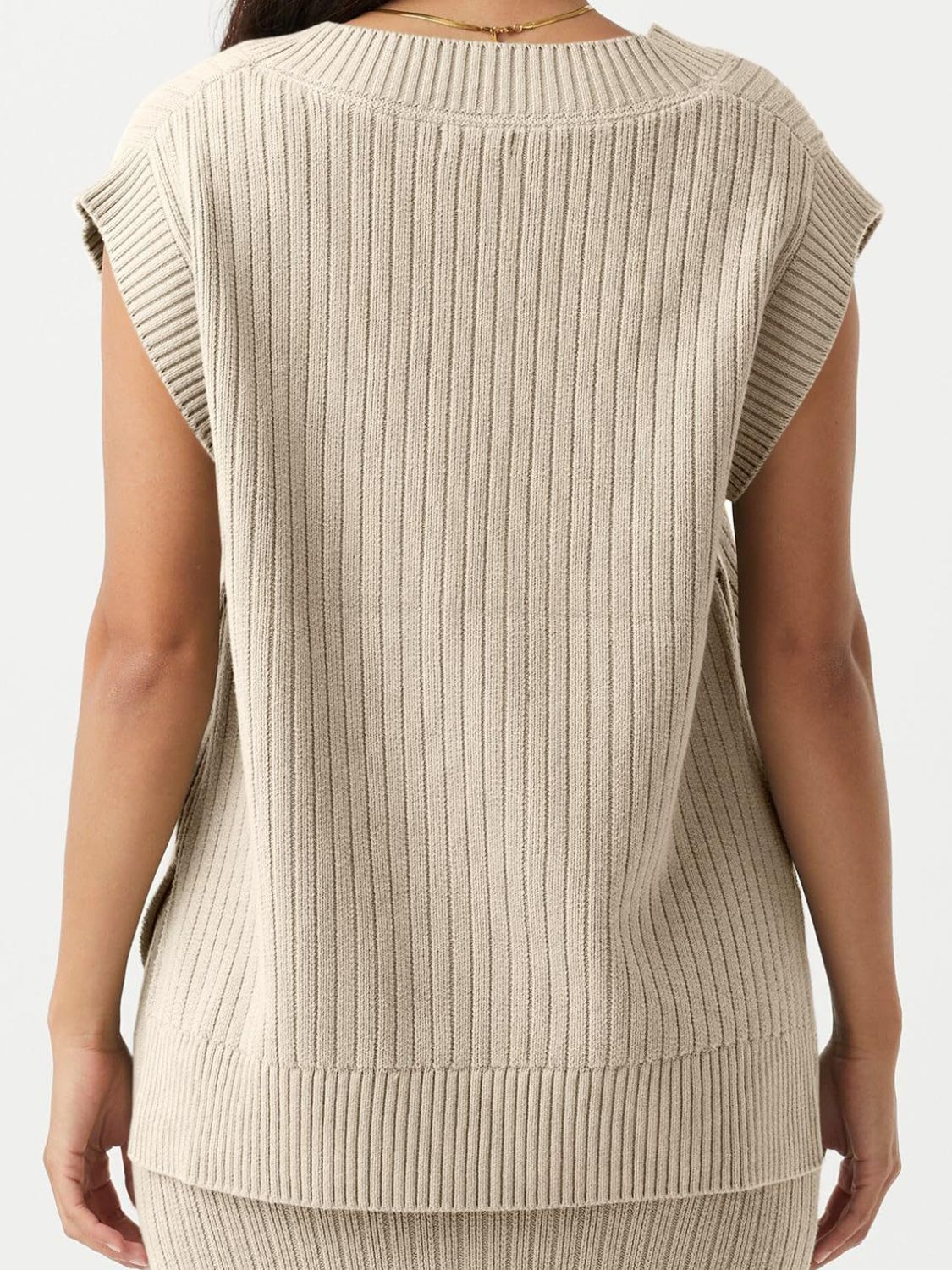 LIZAKOSHT  -  Ribbed V-Neck Sweater Vest