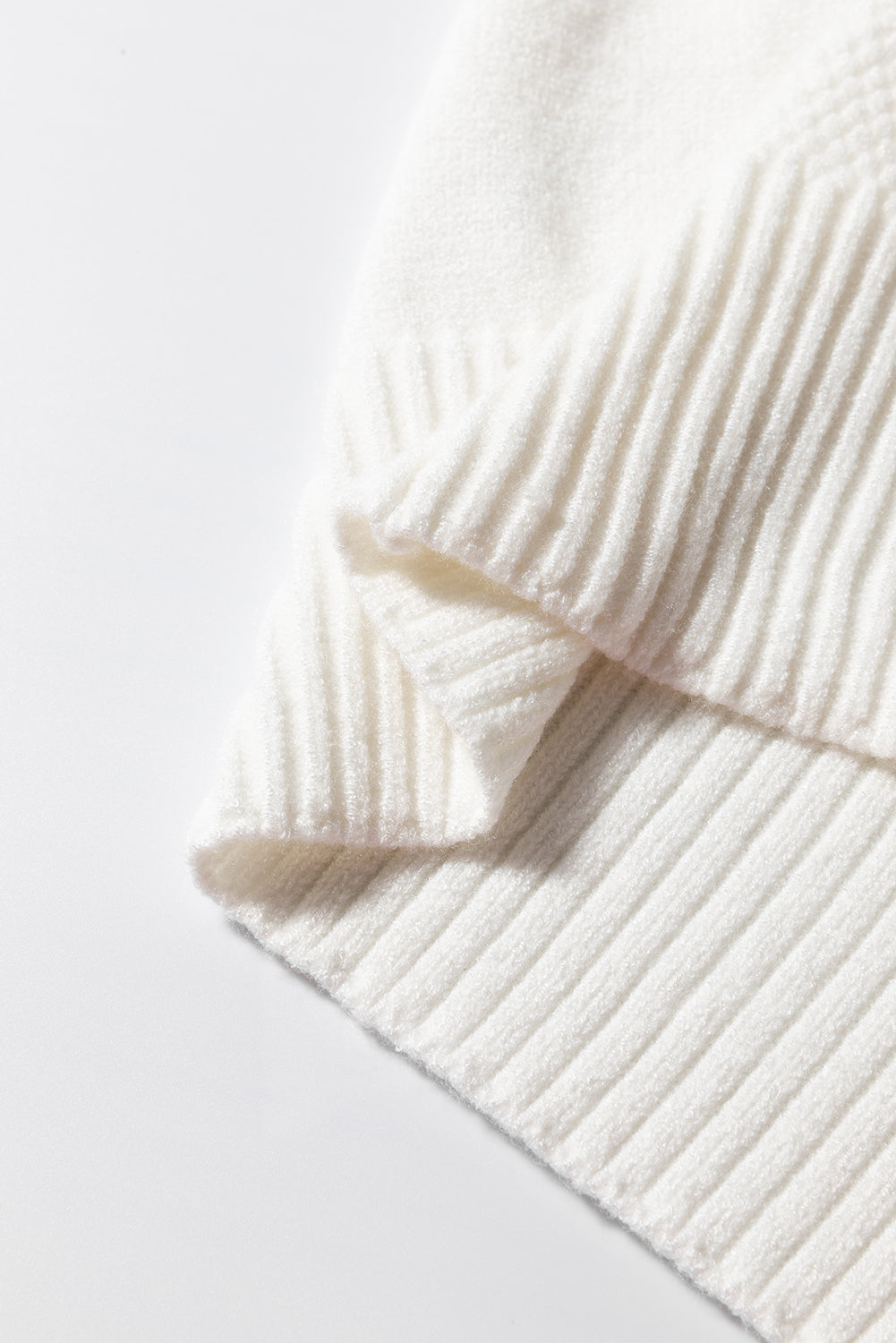 LIZAKOSHT  -  Cable Knit Round Neck Half Sleeve Sweater