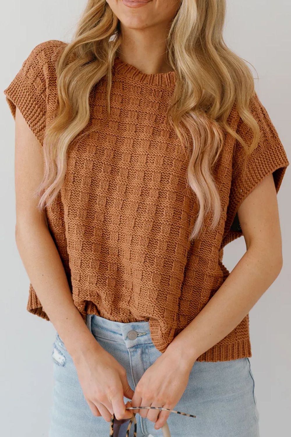 LIZAKOSHT  -  Round Neck Cap Sleeve Sweater Vest