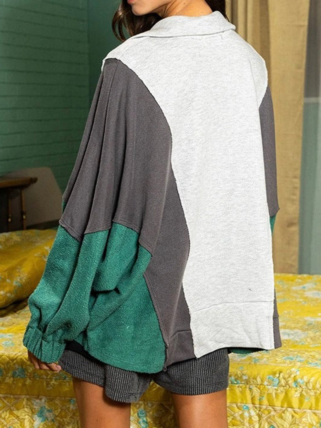 LIZAKOSHT  -  High-Low Exposed Seam Contrast Long Sleeve Sweatshirt