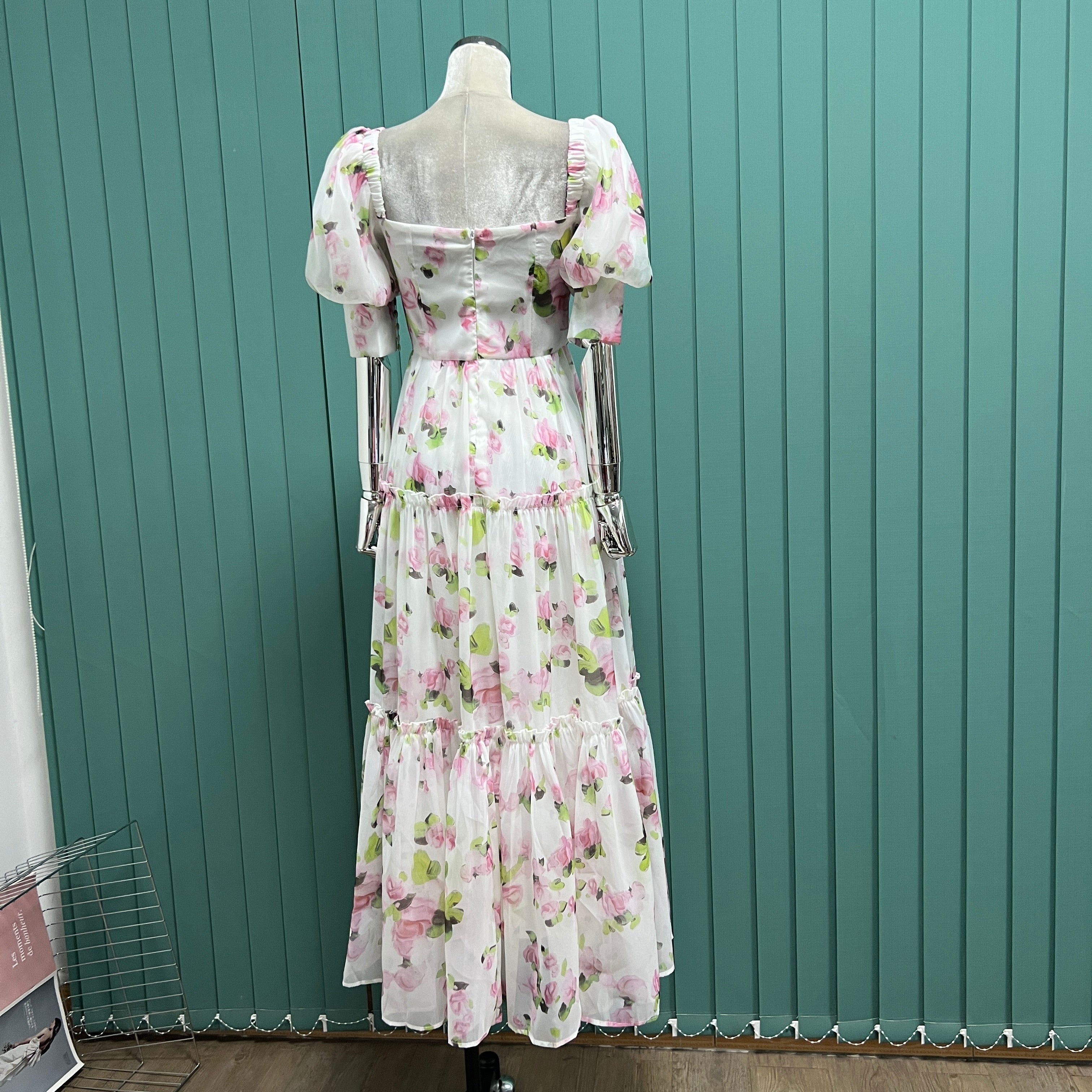 Lizakosht The French court is gentle and shoulders, wearing a light luxury niche big skirt, bubble princess sleeve tea break printed dress