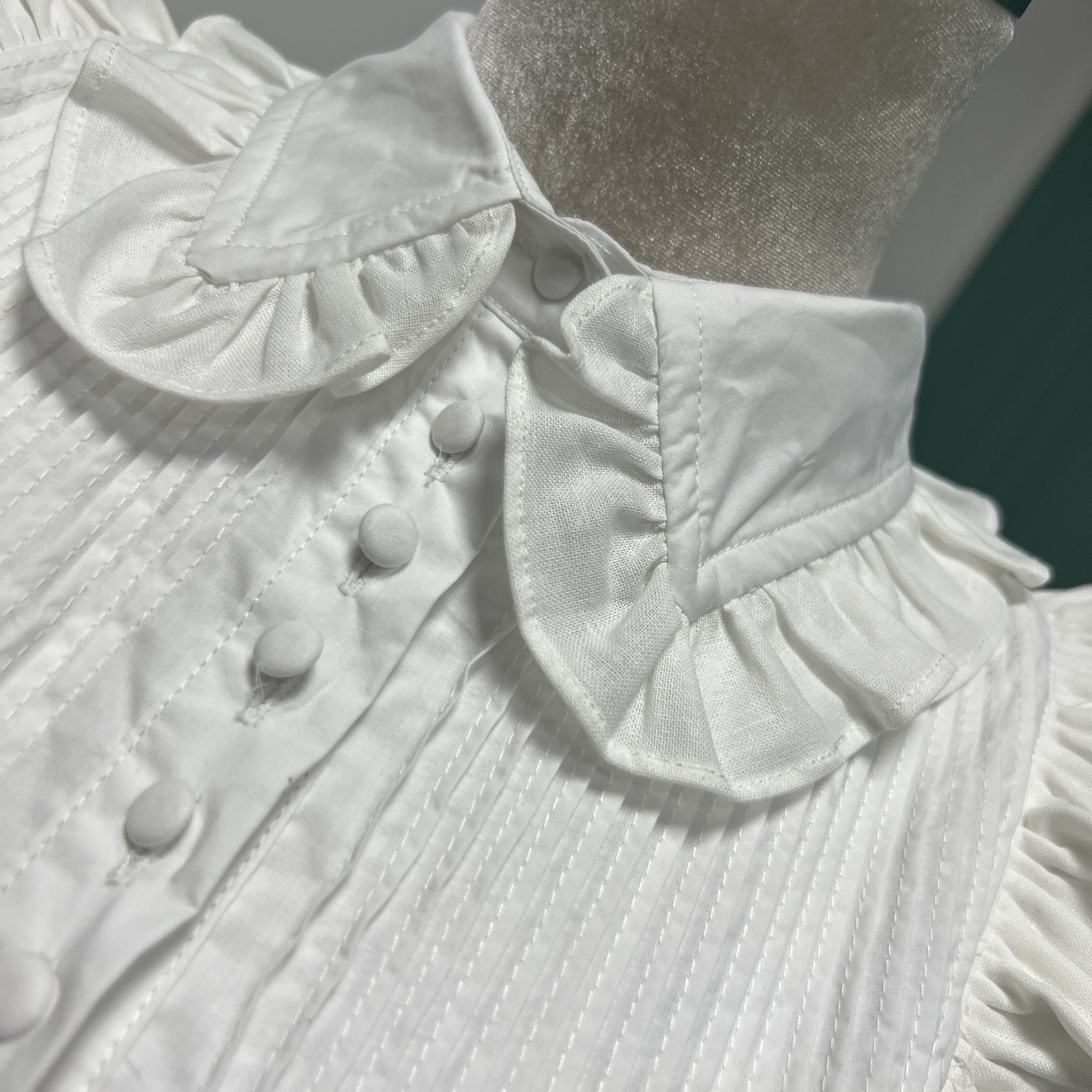 Lizakosht Daily Holiday Style Small Pure White Organic Cotton Sleeveless Dress with Wooden Ears