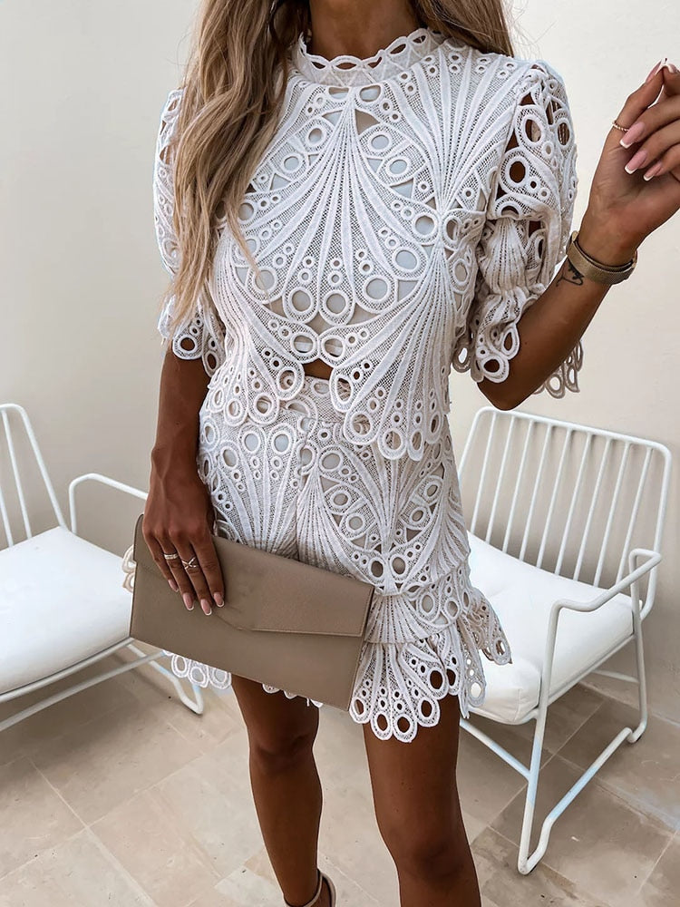 New Female Fashion O-Neck Loose Zipper Beach Suit Elegant Lace Embroidery Hollow Out 2pcs Summer Casual Chic Half Sleeve Outfits