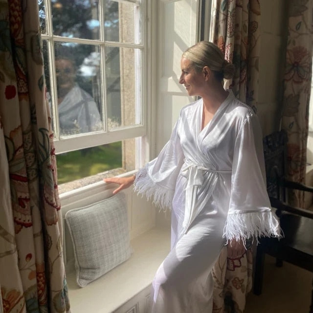 Lizakosht Bride Robe With Feather Sleeves White Boudoir Robe Long Gown Silk Bridal Wedding Dressing Gown Women Sheer Robes Bridesmaid Gift