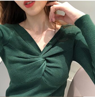 Short coat women's undergarment with casual women's short coat on the inside and outside, showing thin c-neck