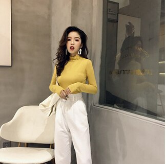 Short coat women's undergarment with casual women's short coat on the inside and outside, showing thin c-neck